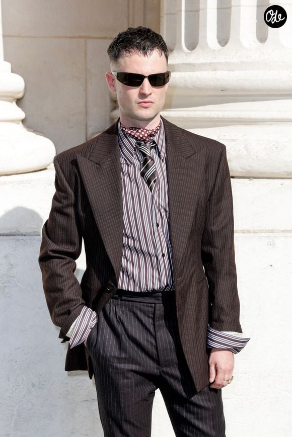 Tom Sturridge aux arrivées du deuxième défilé de mode Saint Laurent Prêt à Porter Collection Homme Printemps/Été 2027 lors de la Fashion Week de Paris à la Bourse de Commerce - Pinault Collection, à Paris, France, le 23 juion 2026. © Olivier Borde/Bestimage