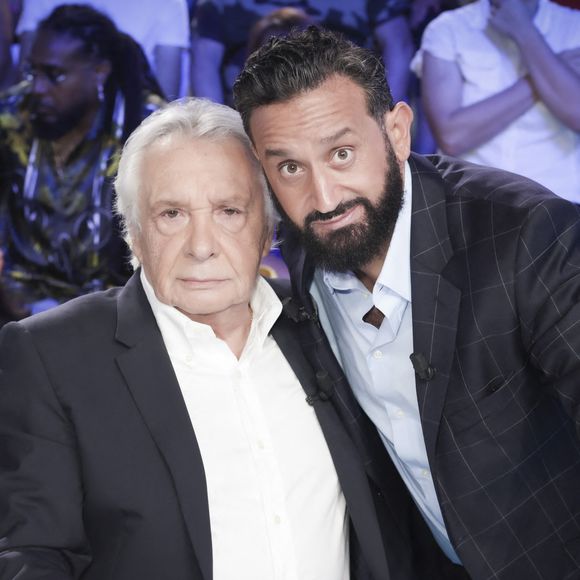 Exclusif - Michel Sardou, Cyril Hanouna sur le plateau de l'émission Touche pas à mon poste (TPMP) présentée en direct par C.Hanouna et diffusée sur C8 le 29 août 2022.

© Jack Tribeca / Bestimage
