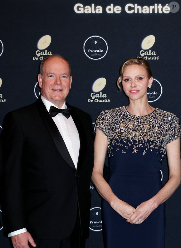 Le prince Albert II de Monaco, La princesse Charlène de Monaco lors de la soirée de gala Provale Solidarité à l'hôtel Four Seasons Hôtel, George V à Paris. © Dominique Jacovides / Bestimage