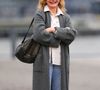 Le pantalon droit allonge la jambe et la coupe évasée apporte un volume flatteur en bas. Selon l'experte, le "évasé" est magique car il équilibre toutes les morphologies.

Cameron Diaz est vue sur le tournage d'un film encore sans titre le 19 mars 2026 à Manhattan, New York.

©BestImage