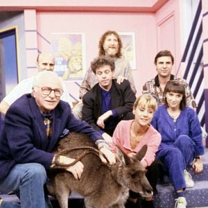 Archives - Dorothée, Ariane Carletti, François Corbier, Jacky Jakubowicz, Patrick Simpson-Jones le le docteur Michel Klein en mars 1989.

Photo : Michel Croizard / Bestimage