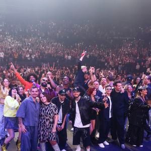 Alizée Lyonnet et les artistes lors de la tournée des années 2000 "I Gotta Feeling" au Dôme de Paris.

© Jack Tribeca / Bestimage