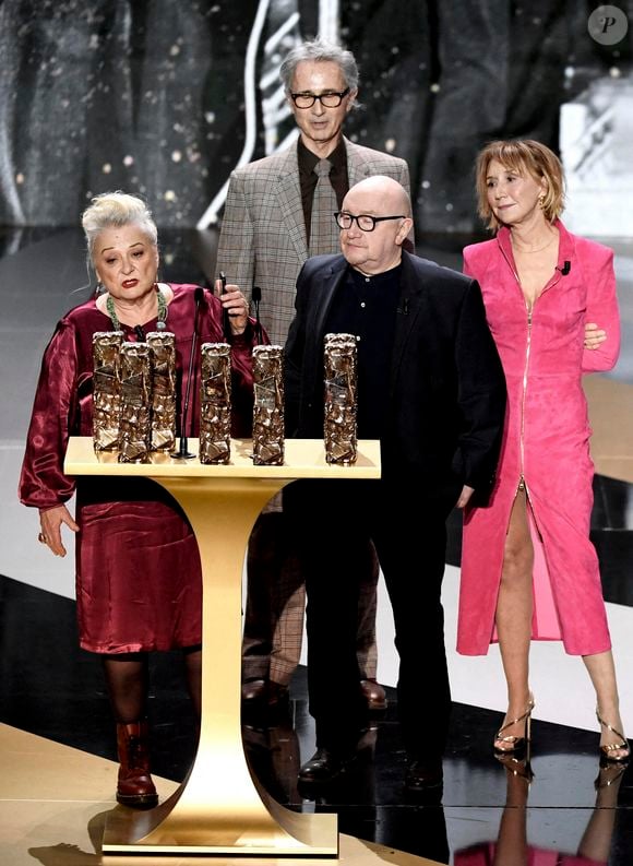 Un César spécial pour la troupe du Splendid, Josiane Balasko, Michel Blanc, Thierry Lhermitte, Marie-Anne Chazel, sur scène lors de la 46ème cérémonie des César à l'Olympia à Paris le 12 mars 202. ©  Bertrand Guay/ Pool / Bestimage