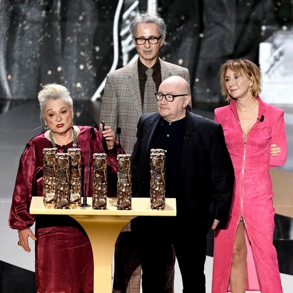 Un César spécial pour la troupe du Splendid, Josiane Balasko, Michel Blanc, Thierry Lhermitte, Marie-Anne Chazel, sur scène lors de la 46ème cérémonie des César à l'Olympia à Paris le 12 mars 202. ©  Bertrand Guay/ Pool / Bestimage