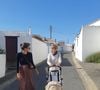 "Hier, ça faisait 1 mois sans toi", a-t-elle d'abord écrit
Catherine Laborde est décédée il y a un mois à l'âge de 73 ans, sa fille Gabriela a publié un message sur Instagram et plusieurs photos de famille.