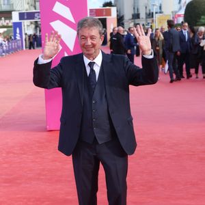 "Dans la mythologie du cinéma, il y a des histoires d’amour qui se sont crées comme ça, mais c’est assez rare", explique-t-il. 

Frederic Bouraly - Arrivées à la cérémonie de clôture lors du 51éme Festival du Cinéma Américain de Deauville le 13 septembre 2025.

© Denis Guignebourg / Bestimage