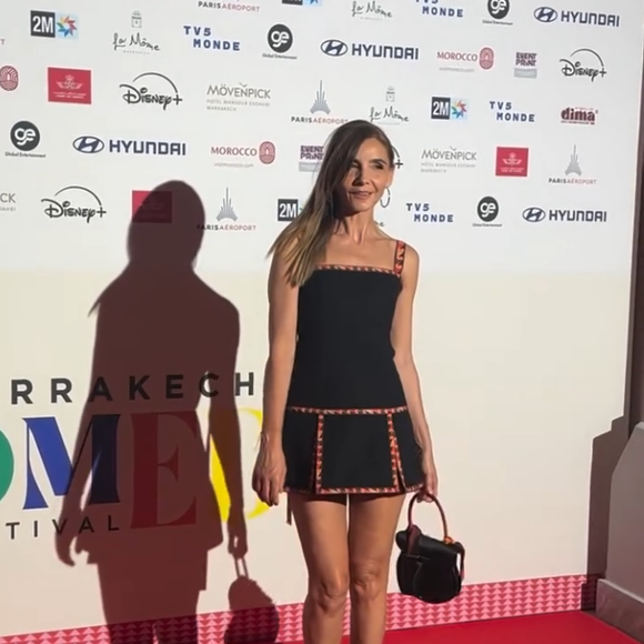 La comédienne était ravie de pouvoir venir applaudir les humoristes qui se sont produits lors du Marrakech Comedy Festival.

Clotilde Courau au Marrakech Comedy Festival ce samedi 6 juin 2026 - Instagram