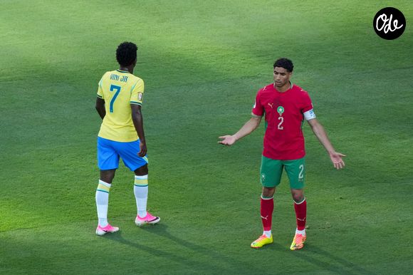 Le défenseur marocain Achraf Hakimi (2) avant le match de la Coupe du monde de la FIFA 2026 opposant le Maroc au Brésil, le 13 juin, au MetLife Stadium d'East Rutherford, dans le New Jersey. (Crédit photo : © Zuma Press/Bestimage)