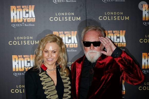 La bouteille est vendue l'équivalent d'une vingtaine d'euros au Royaume-Uni.
Roger Taylor et Sarina Potgieter - Les célébrités assistent à la générale de la comédie musicale "We Will Rock You" à Londres, le 7 juin 2023. Backgrid UK/ Bestimage