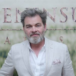 L'acteur qui fête ce samedi ses 57 ans a suivi les cours dans une école auto-gérée de Paris, dans le quartier de Belleville.

Clovis Cornillac - Réouverture du rooftop de l'hôtel The Peninsula Paris le 11 juin 2025. © Rachid Bellak / Bestimage