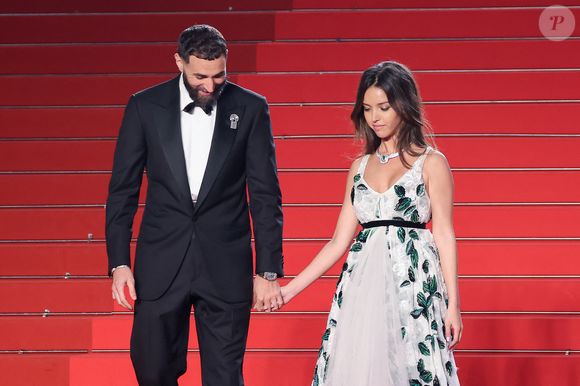 Karim Benzema et sa compagne Lyna Khoudri à la descente des marches du film « 13 jours 13 nuits » lors du 78ème Festival International du Film de Cannes. Le 23 mai 2025
© Jacovides-Moreau / Bestimage