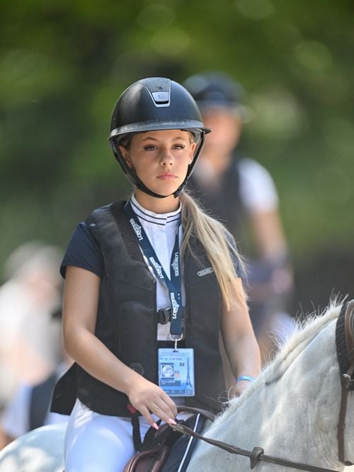 Dans les coulisses du haras de Bory dans les Yvelines, fief de Giulia Sarkozy, un lieu également fréquenté par Serge Varsano et Laeticia Hallyday