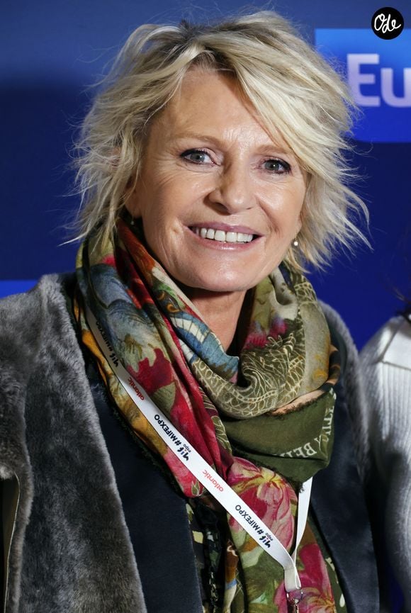 Sophie Davant anime son émission d'Europe 1 "Sophie & Les Copains" au salon Made in France à Paris le 9 novembre 2023.