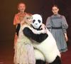 En effet, la tête du costume de Panda qu'elle utilise dans son spectacle a été dérobée
Exclusif - Spectacle de Chantal Goya "50 ans d'amour" au palais des Congrès à Paris le 25 mai 2025.
© Alain Guizard / Bestimage