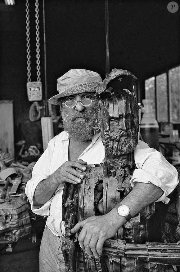 Fichier photo du sculpteur César dans son atelier à Paris, France, en 1988.  Photo par Pascal Baril/ABACAPRESS.COM