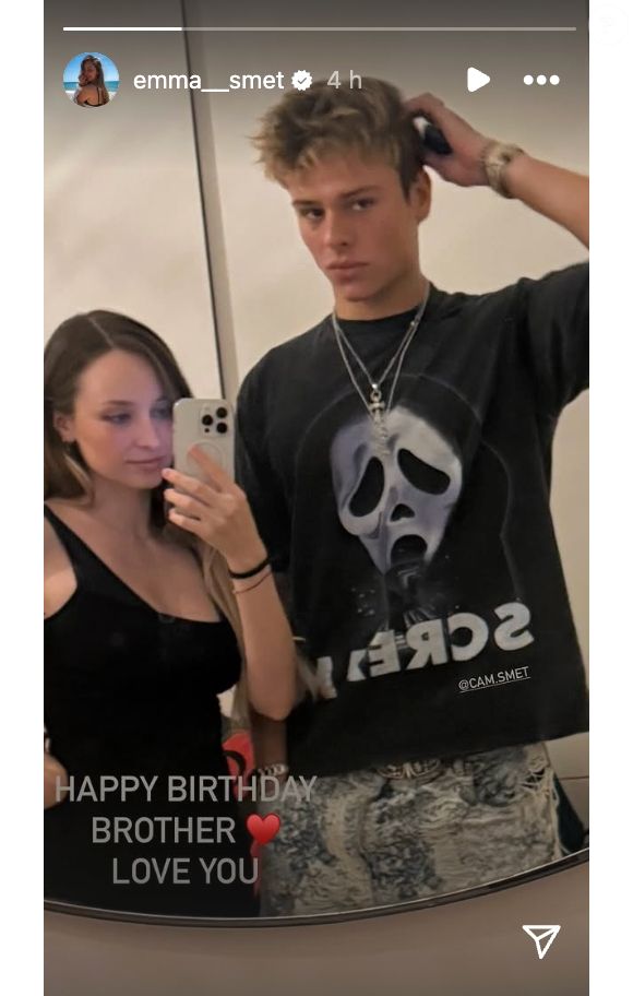 "Joyeux anniversaire mon frère. Je t'aime", a-t-elle sobrement écrit au travers de son clavier. Dommage pour les plus curieux, l'artiste n'a - cette fois-ci pas partagé d'images de son nourrisson... 

Emma Smet immortalisée sur Instagram  aux côtés de son demi-frère Cameron - ce mardi 7 octobre 2025.