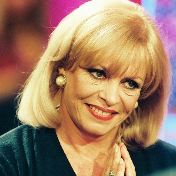 Archives - Michèle Mercier lors d'une émission "Vivement Dimanche" en 2000. Photo par Bestimage