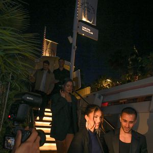Antoine Dupont et l ex Miss France Iris Mittenaere au photocall du Grand Dîner en toute intimité avec Dadju sur la plage de l'hôtel Carlton en marge du 78ème Festival International du Film de Cannes, France, le 17 mai 2025. © Lionel Urman/Bestimage
