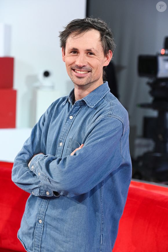 Exclusif - Mathieu Tordeur lors de l'enregistrement de l'émission Vivement dimanche au studio Rive gauche, présentée par M.Drucker, diffusée sur France 3 le 17 mai 2026, à Paris, France, le 21 avril 2026. © Guillaume Gaffiot/Bestimage