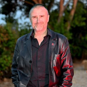 Alexandre Brasseur lors de la soirée de clôture de la troisième édition des Théâtrales d'Eze à l'oppidum du Col d'Eze, le 5 août 2025. © Bruno Bebert / Bestimage