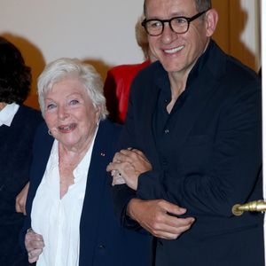 Rachida Dati, Dany Boon et Muriel Robin étaient également là

Line Renaud et Dany Boon - Line Renaud fait don de ses archives aux Archives Nationales au Ministère de la Culture, Paris le 12 Mai 2025. L’ex-meneuse de revue qui fêtera ses 97 ans le 2 juillet prochain a remis à la ministre de la Culture R. Dati, la lettre par laquelle elle fait don de ses archives (correspondances, papiers et documents personnels et professionnels) à l’État. Un moment fort en émotions qu’elle a partagé avec ses «enfants de cœur». © Bertrand Rindoff / Bestimage