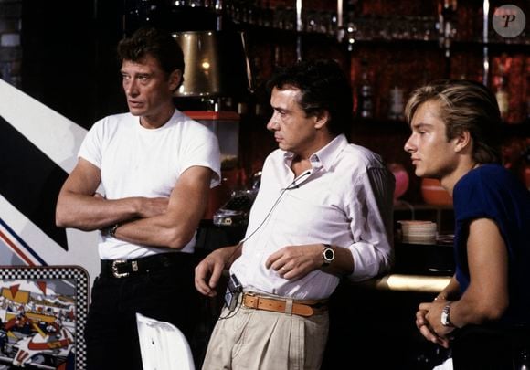 Archives - En France, à Paris, sur le plateau, Johnny Hallyday, Michel Sardou et David Hallyday, le 29 septembre 1985.