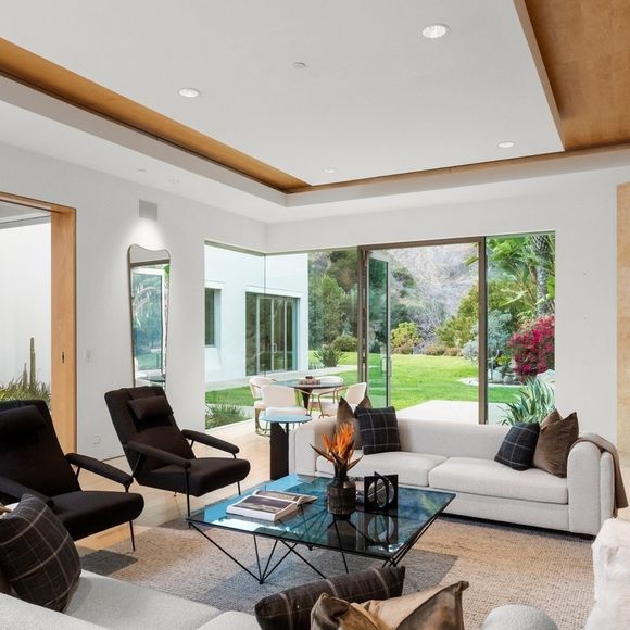 Exclusif - La nouvelle villa de Kanye West à Beverly Hills. Kanye a finalisé l'achat hors marché pour 35 millions de dollars. La propriété de style méditerranéen comprend environ 1900 m2 d'espace habitable, des jardins privés et des vues panoramiques sur la ville. Los Angeles, le 15 décembre 2024.