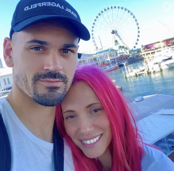 Lucie, ancienne prétendante de "L'amour est dans le pré", avec son mari Jérôme Prior.