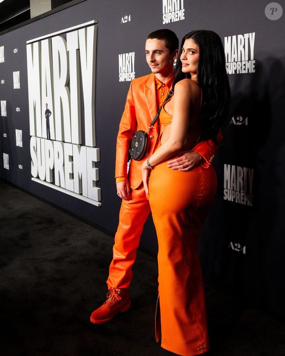 Beverly Hills, CA Des célébrités assistent à la première à Los Angeles du film "Marty Supreme" de A24 au Samuel Goldwyn Theater à Beverly Hills, Californie. Sur la photo : Timothée Chalamet, Kylie Jenner - 8 décembre 2025 © Backgrid USA / Bestimage