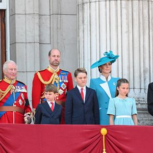 Le prince Edward, duc d'Edimbourg, Le roi Charles III d'Angleterre et Camilla Parker Bowles, reine consort d'Angleterre, Le prince William, prince de Galles,Le prince Louis de Galles, Le prince George de Galles, Catherine (Kate) Middleton, princesse de Galles, La princesse Charlotte de Galles, Le prince Edward, duc de Kent, La princesse Anne et son mari Timothy Laurence, - Les membres de la famille royale britannique au balcon de Buckingham Palace lors de la cérémonie Trooping the Colour à Londres, le 14 juin 2025  Zuma Press/Bestimage