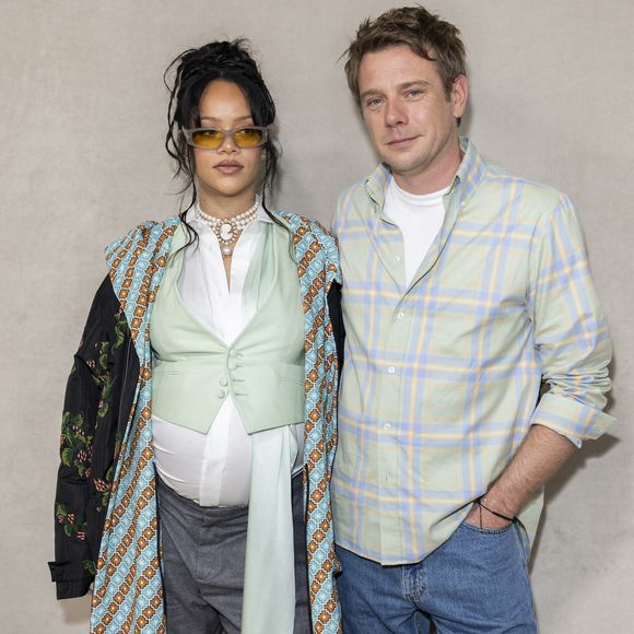 Rihanna (enceinte) et le designer DIOR Jonathan Anderson au Greeting au défilé DIOR de la mode homme Printemps/Été 2026 dans le cadre de la Fashion Week de Paris à l'Hôtel National des Invalides, Place Vauban, à Paris, France, le 27 juin 2025. © Olivier Borde/Bestimage