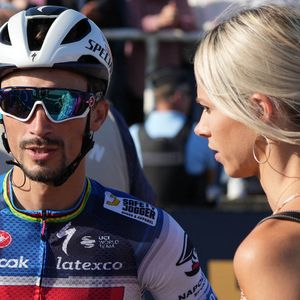 La preuve que la famille reste épanouie et a trouvé son équilibre. 

Julian Alaphilippe (Soudal - Quick-Step) et Marion Rousse lors de la Bretagne Classic - Ouest-France 2023, course cycliste de l'UCI World Tour, le 3 septembre 2023 à Plouay, en France. Photo de Laurent Lairys/ABACAPRESS.COM