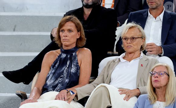 Muriel Robin et sa femme Anne Le Nen ont été aperçues 

Muriel Robin et sa femme Anne Le Nen dans les tribunes lors des Internationaux de France de Tennis de Roland Garros 2025, à Paris, France, le 4 juin 2025. © Jacovides-Moreau/Bestimage