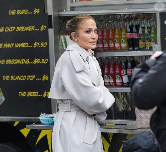 Jennifer Lopez sur le tournage de "Office Romance" à New York.

Photo : STARMAX / BESTIMAGE