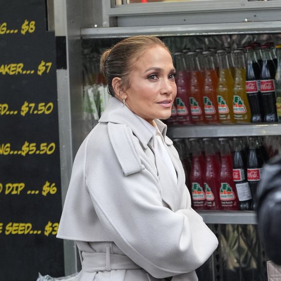 Jennifer Lopez sur le tournage de "Office Romance" à New York.

Photo : STARMAX / BESTIMAGE