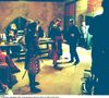 Elle raconte avoir entendu certains collègues critiquer son jeu pendant le tournage.
Tournage des Visiteurs 2 : Les couloirs du temps avec Jean Reno et Jean-Marie Poiré (archive)
© Agence Bestimage