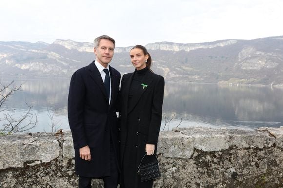 Exclusif - Vittoria de Savoie et son père Emmanuel-Philibert de Savoie - La famille de Savoie s'est retrouvée à l'abbaye de Hautecombe lors d'une messe pour célébrer les 40 ans de la disparition du dernier roi régnant d'Italie, Humbert II de Savoie à Saint-Pierre-de-Curtille, le 18 Mars 2023. Ce fût l'occasion pour Vittoria de Savoie, princesse de Carignan et marquise d'Ivrée, fille ainée d'Emmanuel-Philibert de Savoie et de Clotilde Courau, d'honorer sa première sortie officielle. © Dominique Jacovides/Bestimage