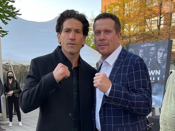 C’est dans le Maryland, le mardi 24 février dernier, que l’acteur Bobby J. Brown a trouvé la mort à l’âge de 62 ans, selon les informations du média américain TMZ.

Jon Bernthal et Bobby J. Brown © Instagram