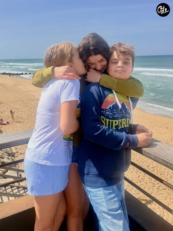 L'heure des vacances a sonné pour Élodie Gossuin, son mari Bertrand et leur quatre enfants