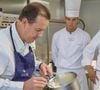 Il devrait prochainement accompagner les Cafés Joyeux comme consultant, avec notamment l’idée de réfléchir à la création d’un restaurant.

Le chef Julien Hennote, du seul restaurant étoilé de la ville, rend son tablier.