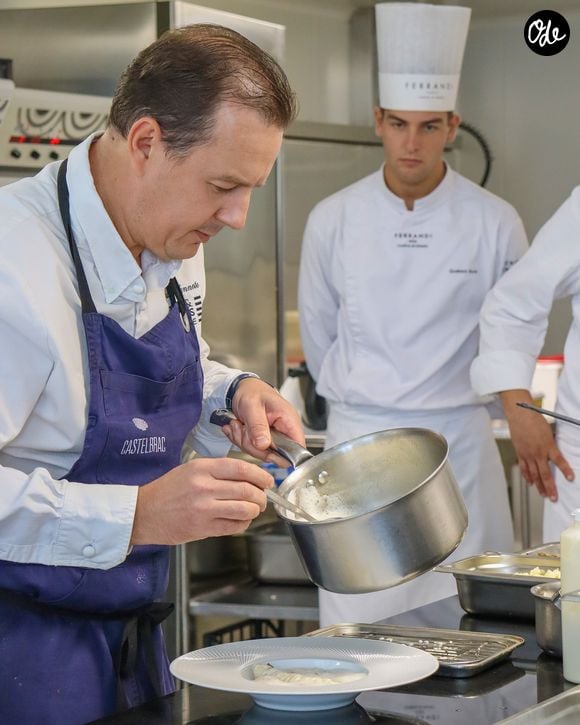 Il devrait prochainement accompagner les Cafés Joyeux comme consultant, avec notamment l’idée de réfléchir à la création d’un restaurant.

Le chef Julien Hennote, du seul restaurant étoilé de la ville, rend son tablier.