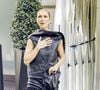 et elle a chanté avec ses fans un de ses tubes

Céline Dion quitte le Royal Monceau entourée d’une foule de fans et s’offre un joli moment avec eux en dansant sur l’un de ses titres les plus emblématiques, "Pour que tu m’aimes encore", à Paris, France, le 1er septembre 2026. © Léa Vieillot/Bestimage