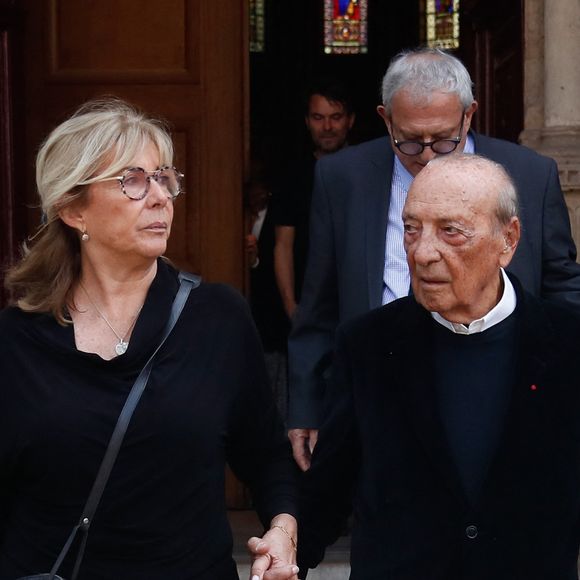 Jacques Séguéla et sa femme Marie - Sorties des obsèques de Philippe Labro en l'église de Saint-Germain-des-Prés à Paris le 13 juin 2025. © Dominique Jacovides - Christophe Clovis / Bestimage