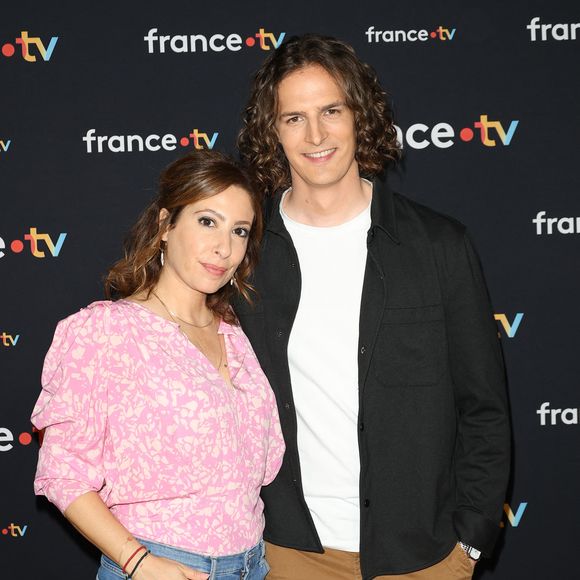 Léa Salamé et Paul de Saint Sernin au photocall pour la conférence de presse de rentrée de France TV à la Grande Halle de la Villette à Paris, France, le 11 juillet 2023. © Coadic Guirec/Bestimage