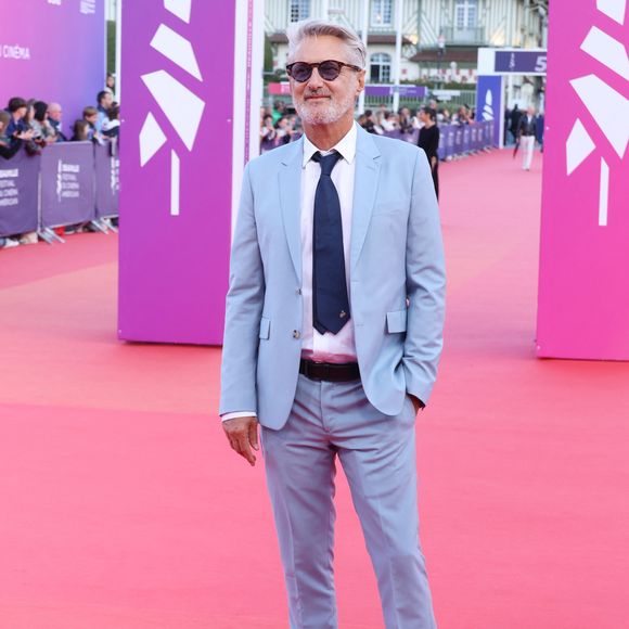 Antoine de Caunes à la première du film "Nouvelle Vague" lors du 51éme Festival du Cinéma Américain de Deauville le 12 septembre 2025.

© Denis Guignebourg / Bestimage
