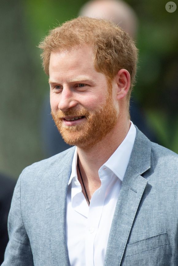Le prince Harry se déplace à La Haye quelques jours après la naissance de son premier enfant Archie pour une conférence pour la prochaine compétition Invictus Games qui se déroulera aux Pays-Bas. Il a été reçu par la princesse Margriet des Pays-Bas. Invictus Games est une compétition multisports pour les soldats et vétérans de guerre blessés et handicapés, s'inspirant des jeux paralympiques, ils tirent leur nom du poème Invictus de William Ernest Henley ; le slogan, I AM, renvoie d'ailleurs aux deux derniers vers du poème. La Haye, le 9 mai 2019. Backgrid USA / Bestimage