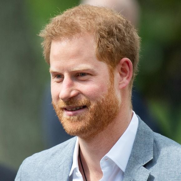 Le prince Harry se déplace à La Haye quelques jours après la naissance de son premier enfant Archie pour une conférence pour la prochaine compétition Invictus Games qui se déroulera aux Pays-Bas. Il a été reçu par la princesse Margriet des Pays-Bas. Invictus Games est une compétition multisports pour les soldats et vétérans de guerre blessés et handicapés, s'inspirant des jeux paralympiques, ils tirent leur nom du poème Invictus de William Ernest Henley ; le slogan, I AM, renvoie d'ailleurs aux deux derniers vers du poème. La Haye, le 9 mai 2019. Backgrid USA / Bestimage