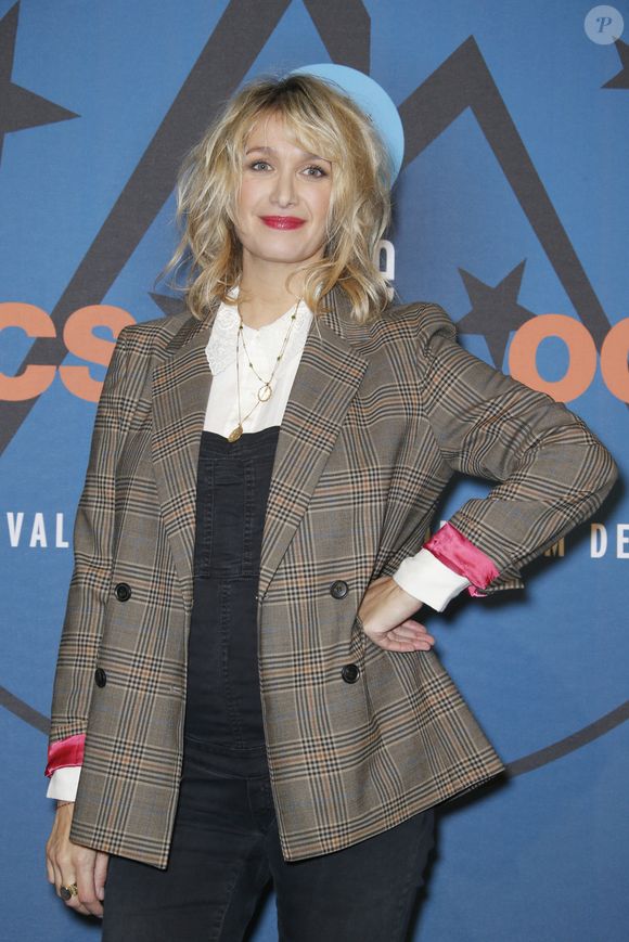 Naissance - Caroline Anglade est maman pour la deuxième fois d'un petit garçon - Caroline Anglade (enceinte) au photocall du film "Divorce Club" lors de la 23ème édition du festival international du film de comédie l'Alpe d'Huez, le 17 janvier 2020. © Christophe Aubert via Bestimage