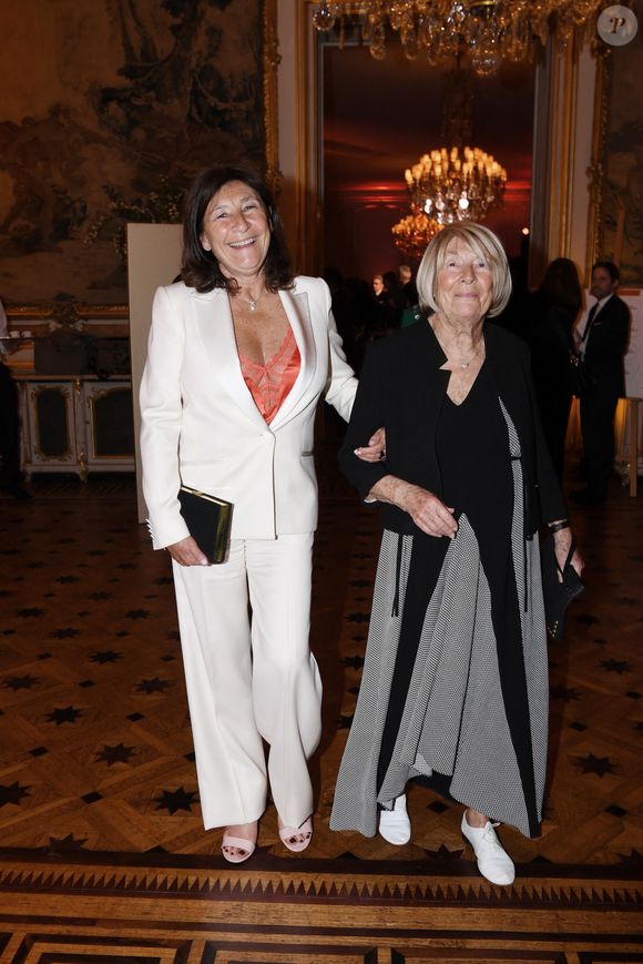 "La décoration est un investissement utile", a ensuite ajouté l'agent immobilier

Exclusif - La famille Kretz : "L'Agence" sur TMC : Sandrine Kretz et Majo (la grand-mère) - Soirée de gala des 50 ans de la Fondation Claude Pompidou à l'Hôtel Marcel Dassault à Paris le 12 avril 2022. © Rachid Bellak / LMS / Bestimage