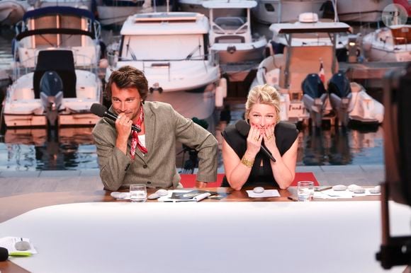 Exclusif - Bertrand Chameroy, Anne-Elisabeth Lemoine, sur le plateau de l'émission "C à vous" lors du 78ème Festival International du Film de Cannes, France, le 22 mai 2025. © Jack Tribeca/Bestimage